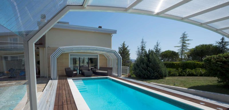 piscina con copertura telescopica, modalità aperta