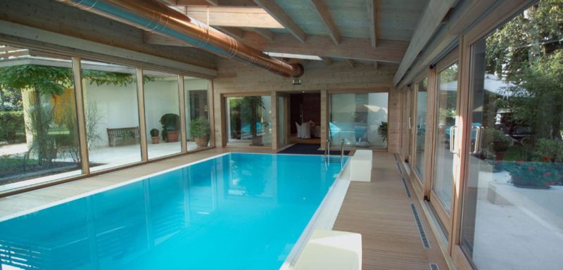 piscina rettangolare coperta e sistema di riscaldamento