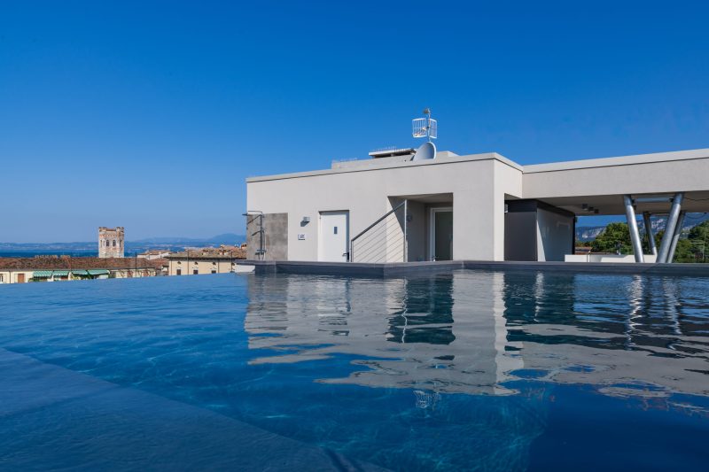Piscina con terrazzo a Bardolino