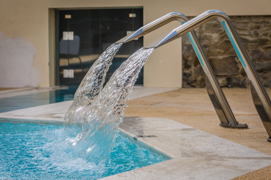 fontana massaggio cervicale piscina