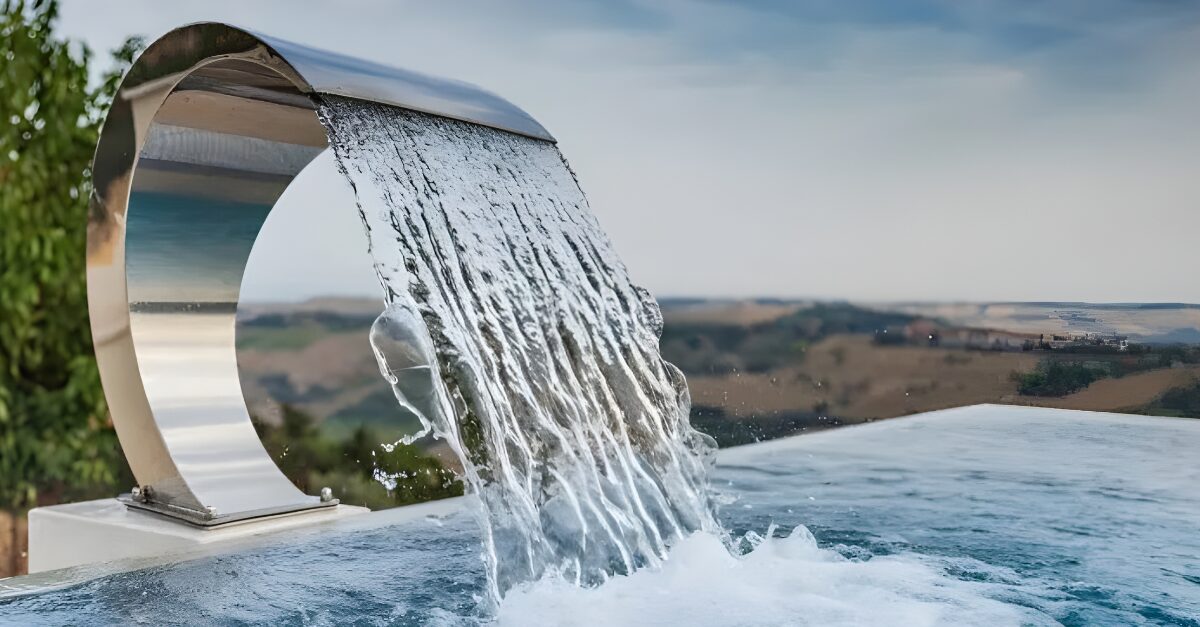 L'immagine di una cascata Piscine Castiglione