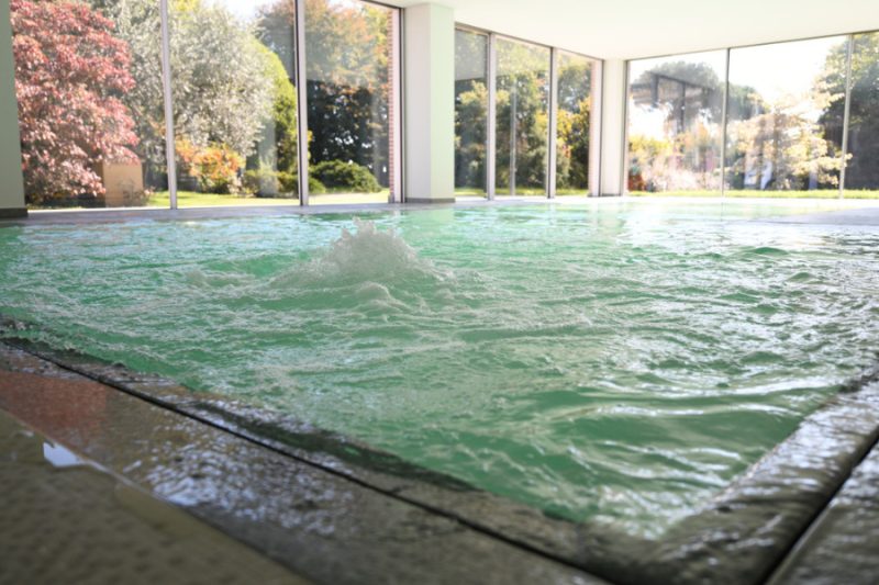 Piscina interna con idromassaggio | Piscine Castiglione