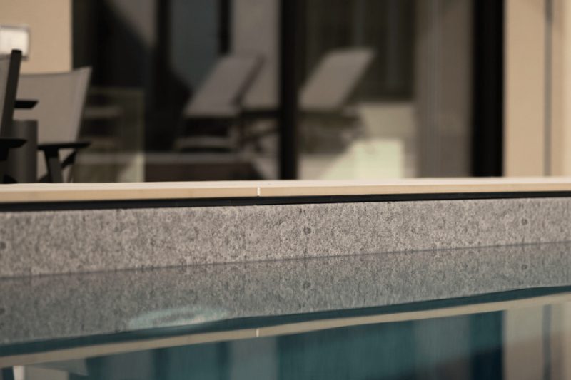 Linea di galleggiamento della piscina