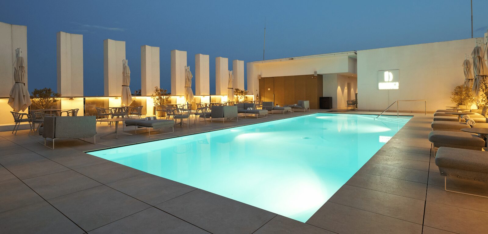 Realizzazione di una piscina su un rooftop a Milano